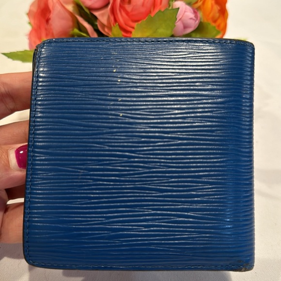 Authentic Louis Vuitton Epi men’s wallet - Picture 2 of 14